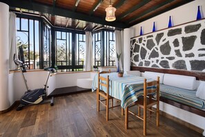 Interior - Beautiful Villa with Pool, Terrace, Wi-Fi and Garden (Playa Blanca)