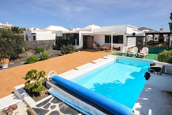 Pool - Beautiful Villa with Pool, Terrace, Wi-Fi and Garden (Playa Blanca)