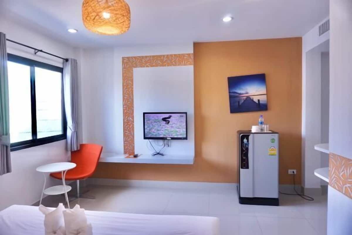 Cortinas blackout, insonorización, wifi gratis y ropa de cama