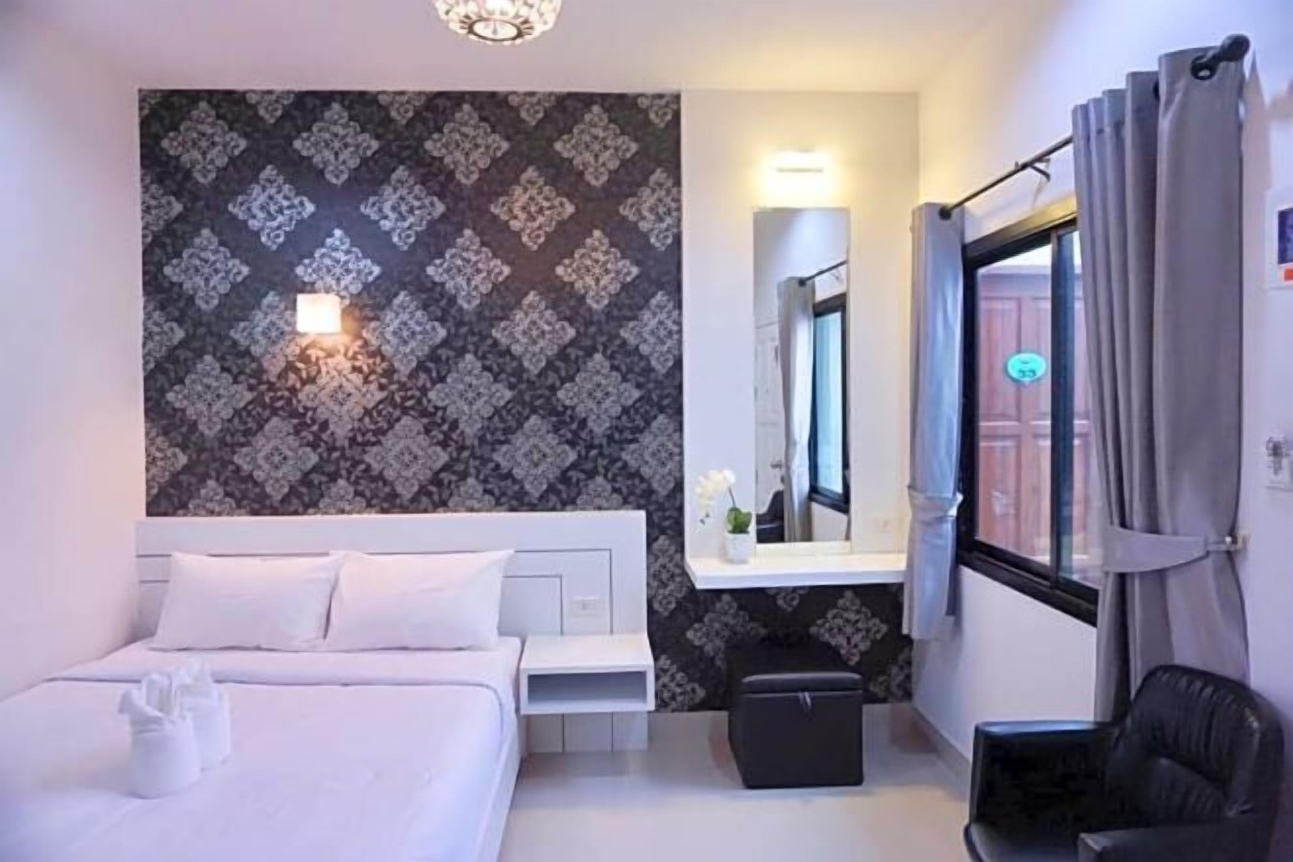 Cortinas opacas, sistema de insonorización, wifi gratis y ropa de cama