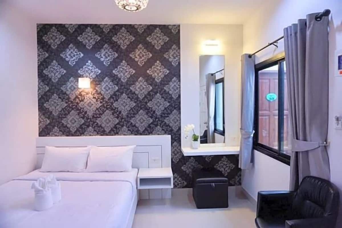 Cortinas opacas, sistema de insonorización, wifi gratis y ropa de cama