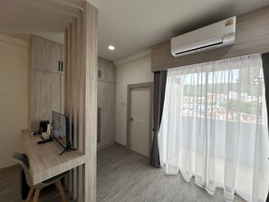 Habitación triple Deluxe | Cortinas opacas, sistema de insonorización, wifi gratis y ropa de cama