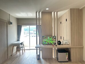 Habitación triple Deluxe | Cortinas opacas, sistema de insonorización, wifi gratis y ropa de cama