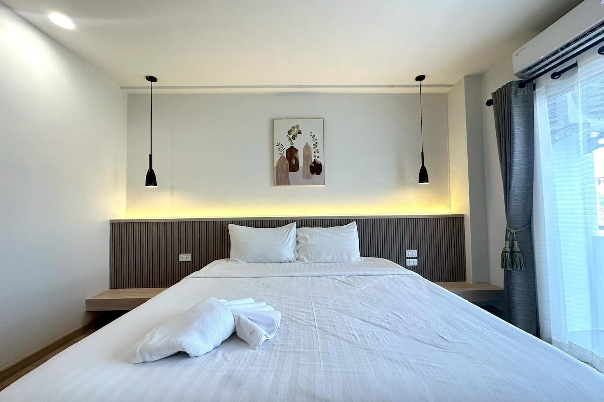 Exclusive Room | 1 bedroom, blackout drapes, soundproofing, free WiFi