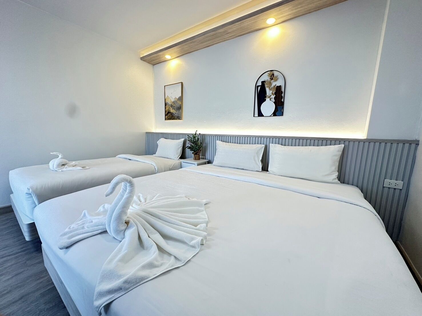 디럭스 트리플룸 | 암막 커튼, 방음 설비, 무료 WiFi, 침대 시트