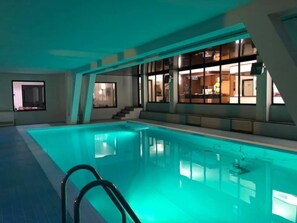 Indoor pool, seasonal outdoor pool, open open 24 hours, pool umbrellas - Arthotel Gabbiano Azzurro due (Marciana Marina)