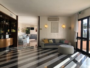 Télévision à écran plat