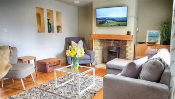 Deluxe Cottage, Private Bathroom | Lounge