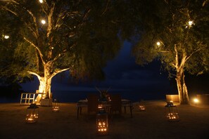 2 restaurants, breakfast, lunch served; local and international cuisine