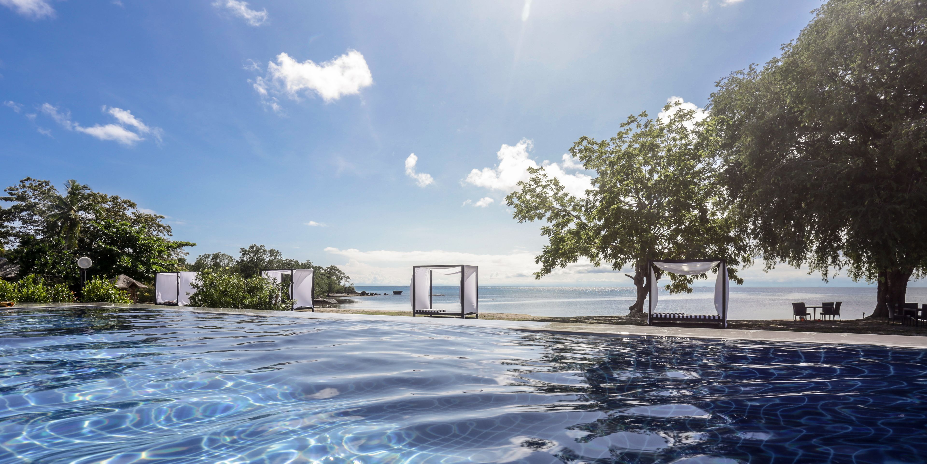 3 개의 야외 수영장