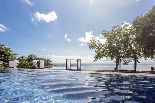 3 outdoor pools
