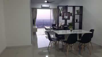Full-sized fridge, microwave, stovetop, cookware/dishes/utensils