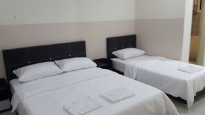 House, 4 Bedrooms | 4 bedrooms, desk, soundproofing, iron/ironing board - New and Classic Homestay 2 Storey House (Kajang)