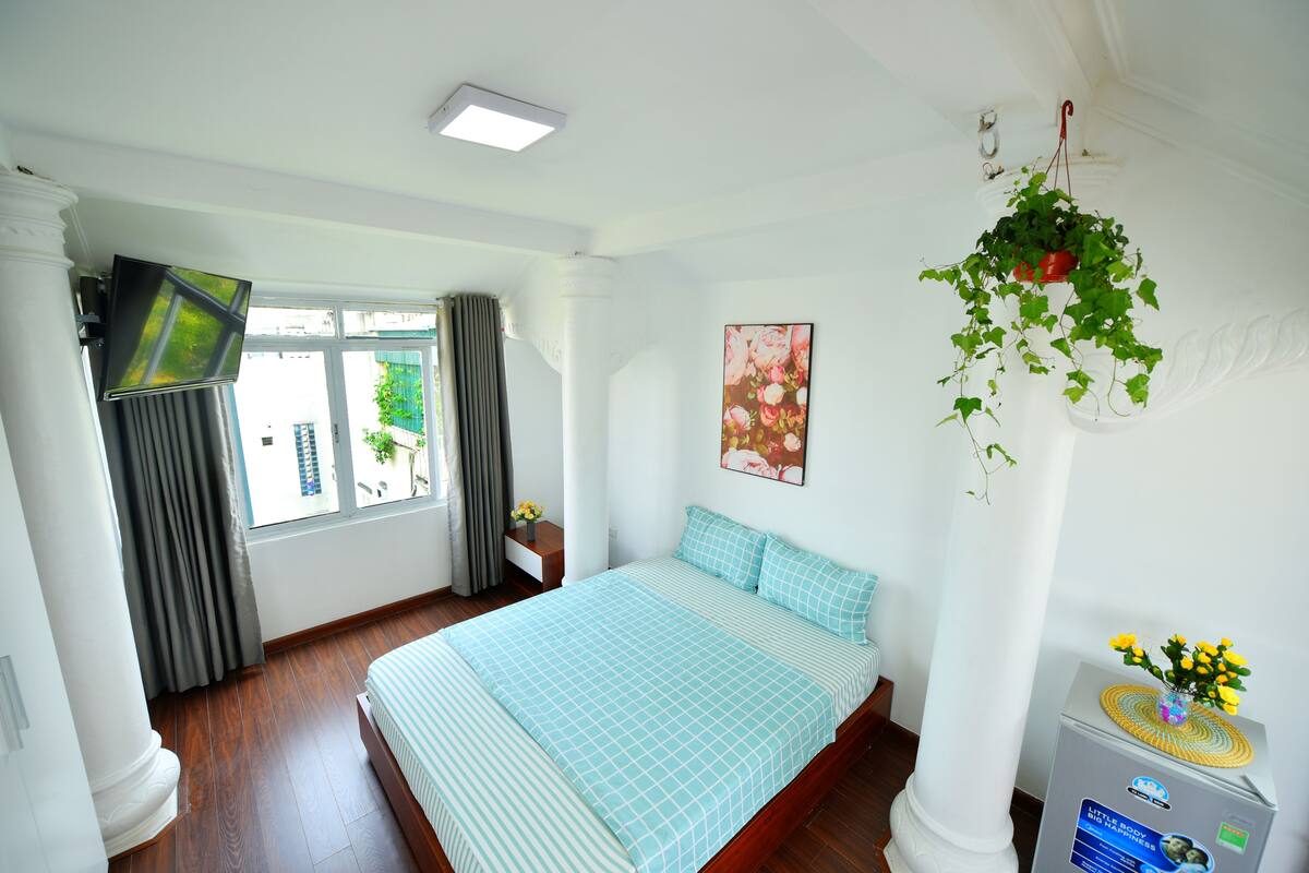 Executive Studio, 1 Queen Bed, City View | 1 bedroom, premium bedding, down duvets, pillow-top beds