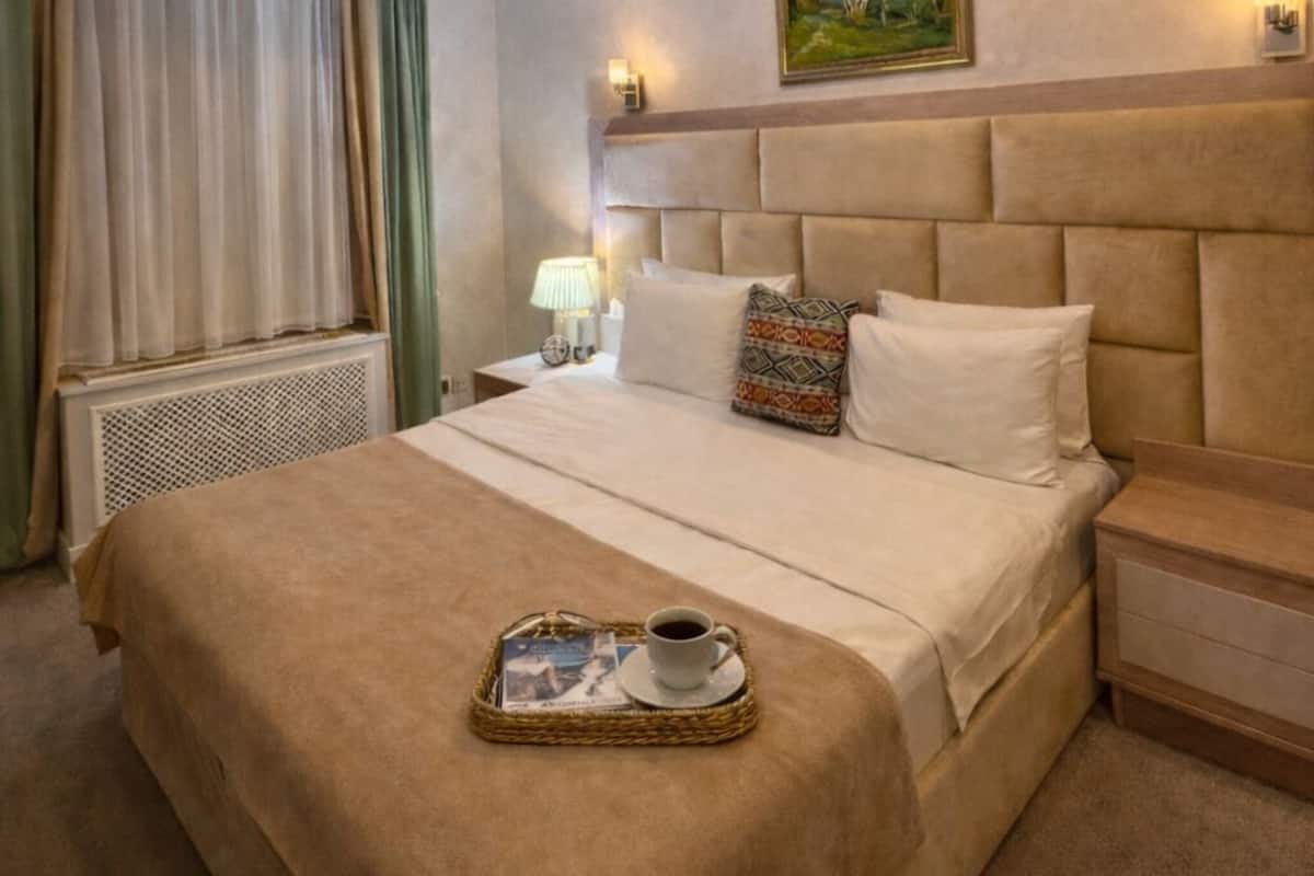 1 bedroom, premium bedding, pillow-top beds, minibar