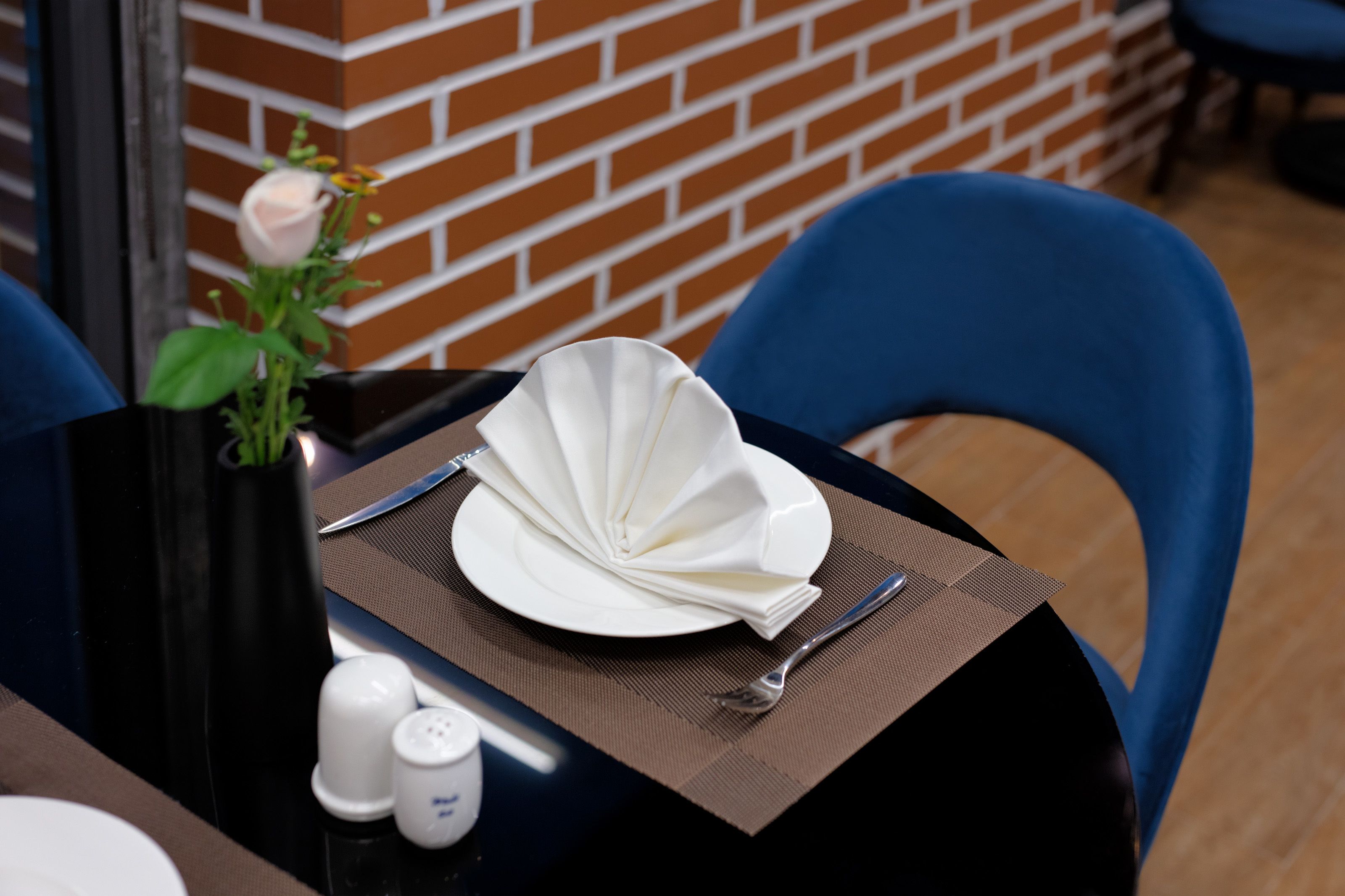 breakfast, lunch, dinner served; local and international cuisine