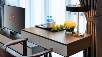 Family Room, City View | Coffee and/or coffee maker