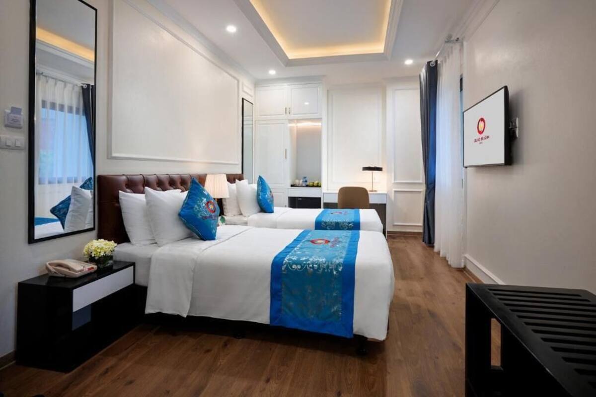 Phòng đôi trung tâm thành phố | Bộ đồ giường cao cấp, minibar, két bảo mật tại phòng, bàn 