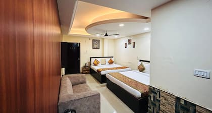 Hotel Sahu Near Kashi Vishwanath Temple Gate