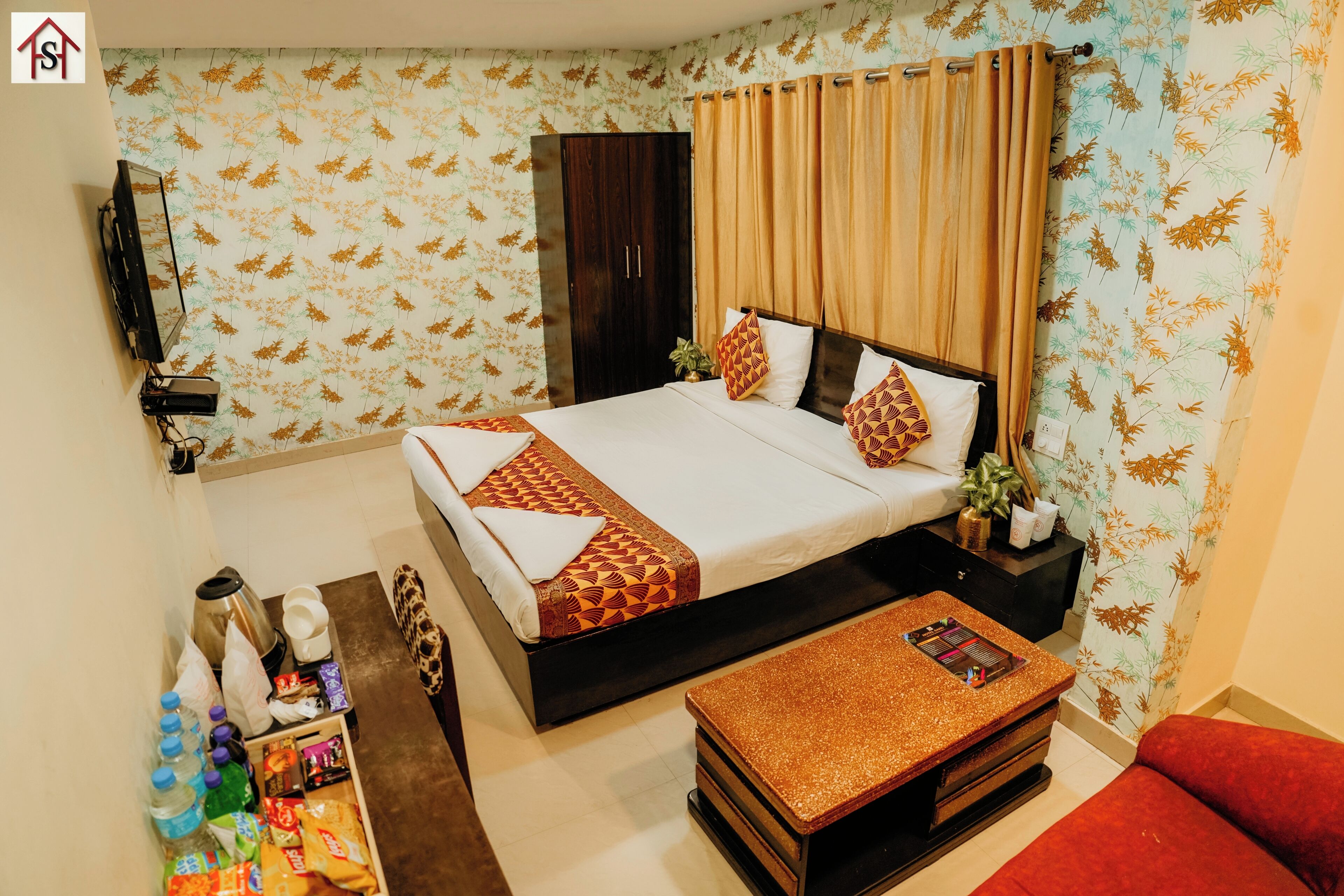 Premier Room, 1 King Bed, City View | 2 bedrooms, premium bedding, in-room safe, individually decorated