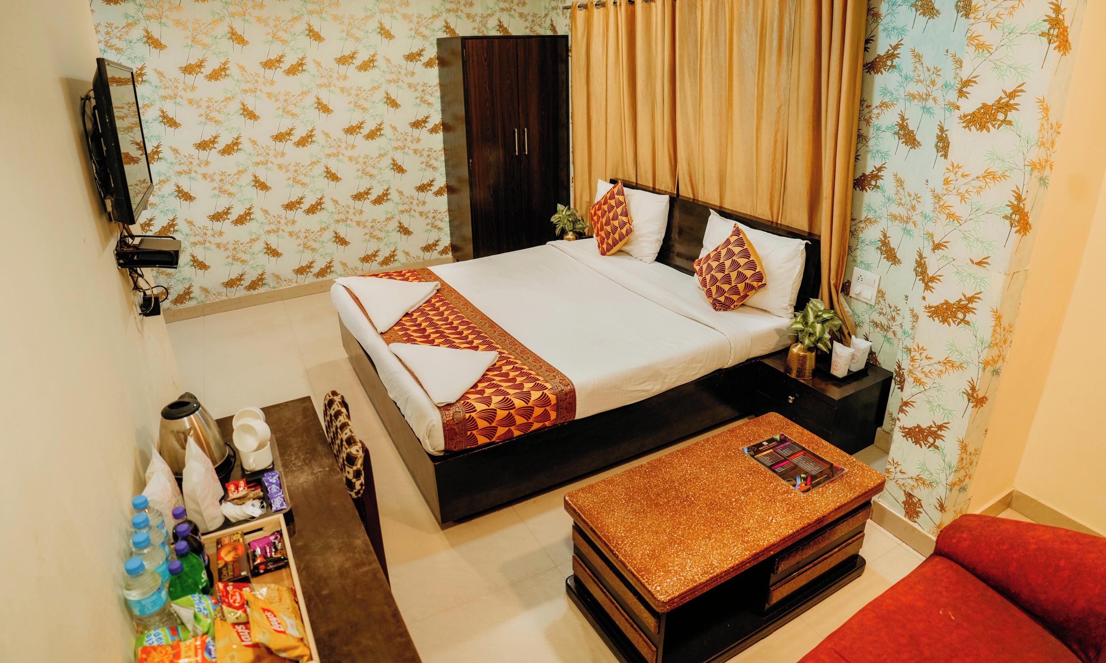 2 bedrooms, premium bedding, in-room safe, individually decorated