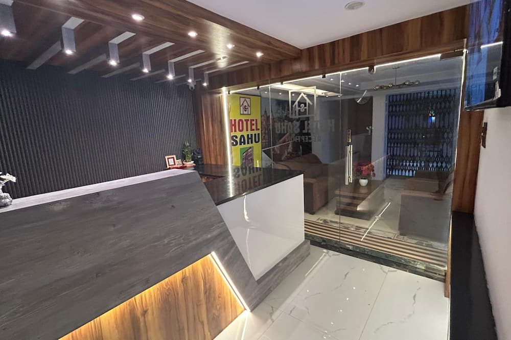 Hotel Sahu Near Kashi Vishwanath Temple Gate