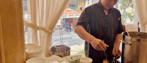 Déjeuner, dßner et souper servis sur place