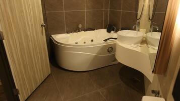 Shower, bidet, towels