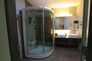 Shower, bidet, towels