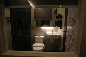 Shower, bidet, towels - Kota Heritage Hotel (Kota Tinggi)