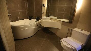 Shower, bidet, towels