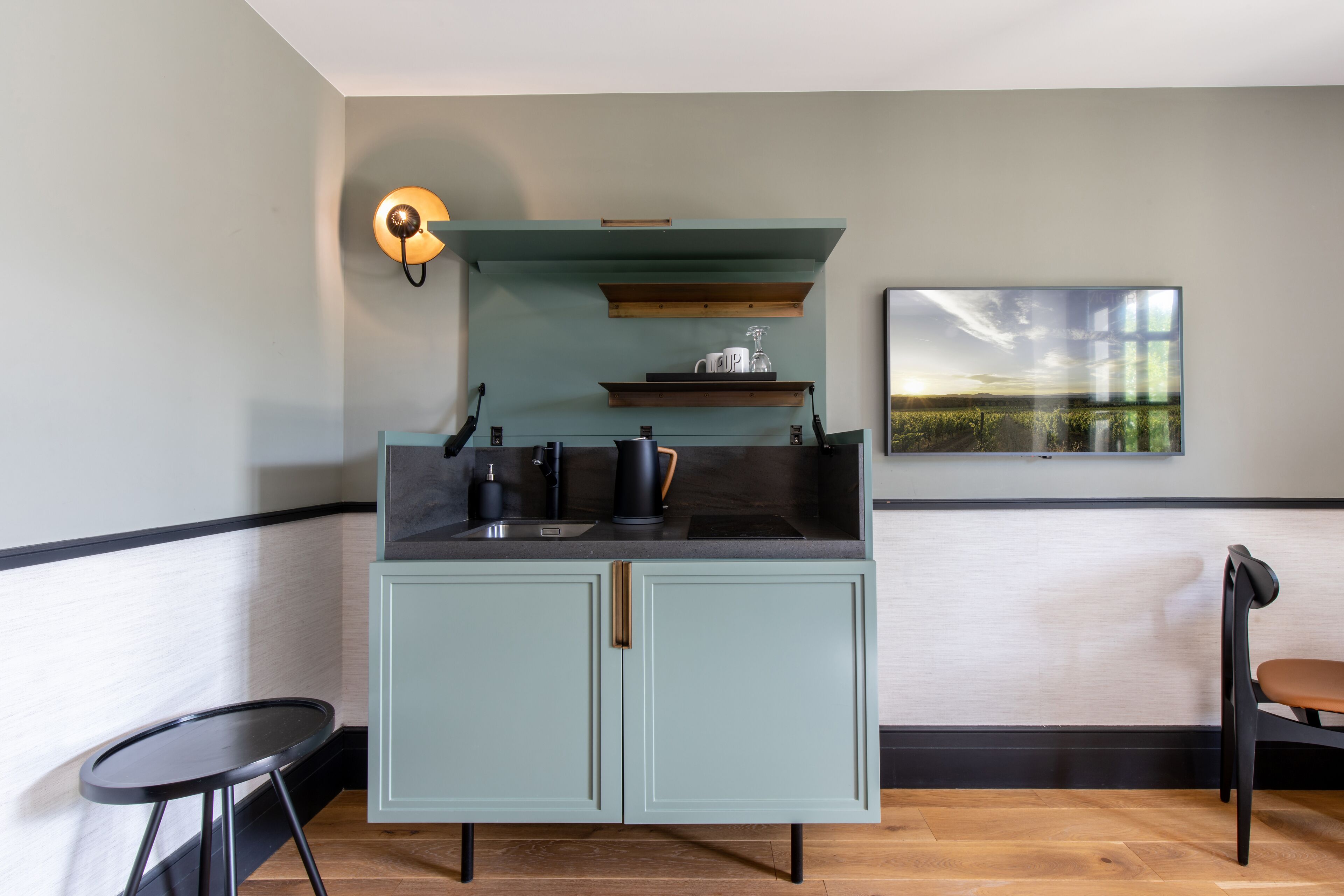 studio | premium bedding, minibar, in-room safe, desk