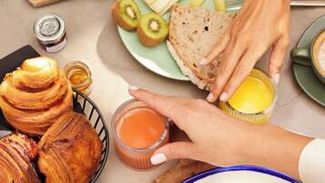 Petit déjeuner buffet servi tous les jours en supplément