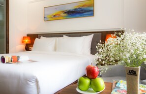 迷你吧、客房内保险箱、办公桌、隔音