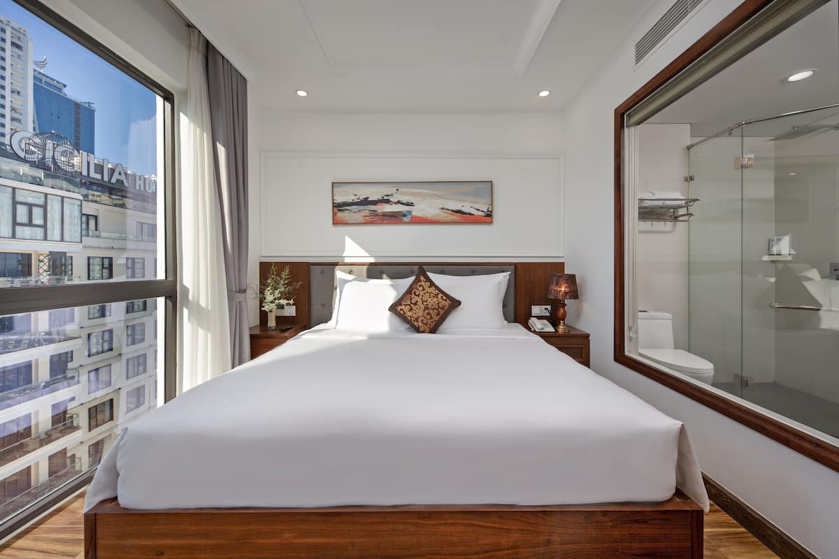 Minibar, in-room safe, desk, soundproofing