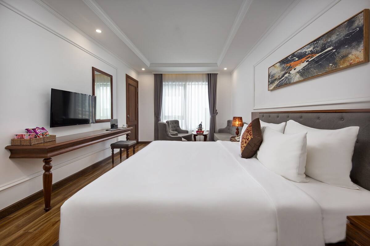 Deluxe Premier Double | Minibar, in-room safe, desk, soundproofing