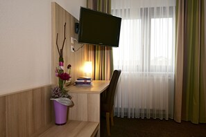 Chambre Simple | Rideaux occultants, Wi-Fi gratuit, draps fournis