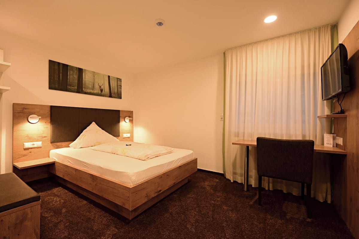 Comfort Single Room | Blackout curtains, free WiFi, bed sheets