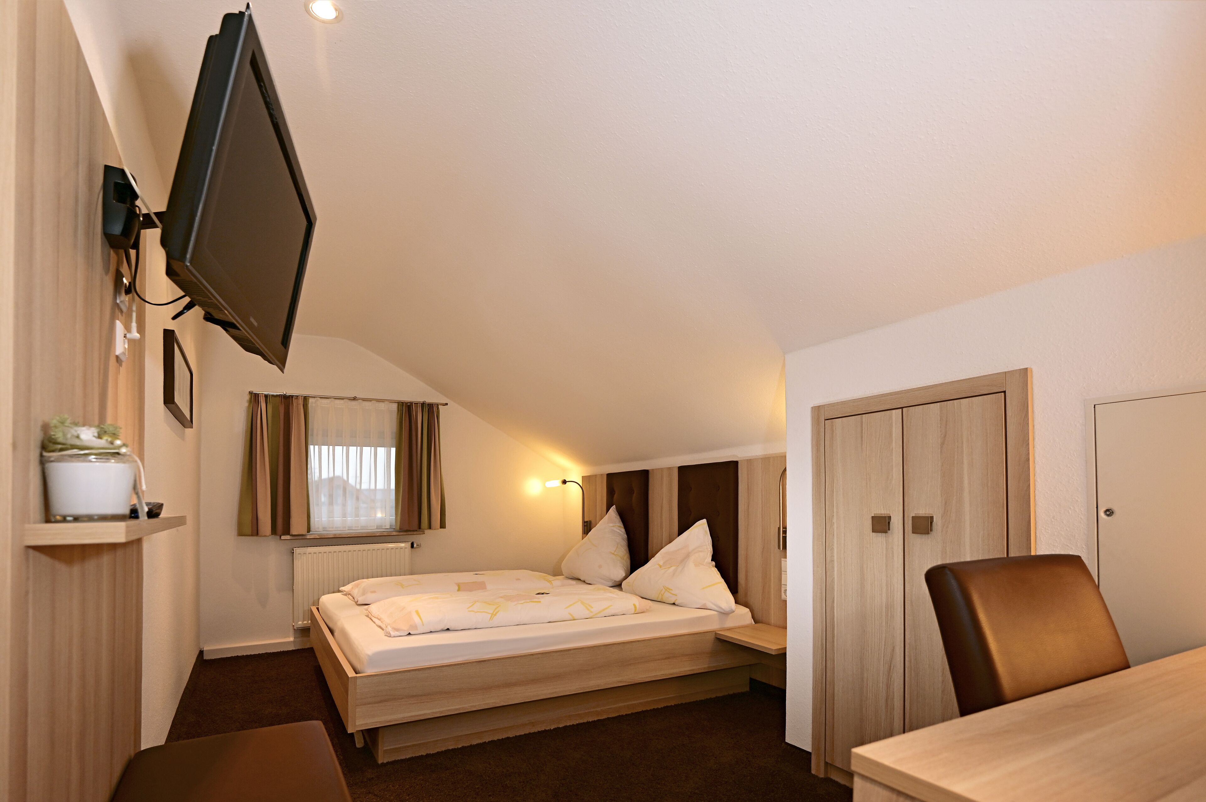 双人房 | 遮光窗帘、免费 WiFi、床单