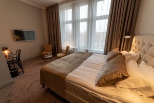 Desk, blackout drapes, soundproofing, free WiFi