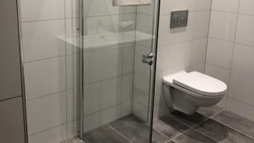 Royal Apartment, 1 King Bed with Sofa bed, Accessible, Non Smoking | Bathroom shower