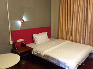 Luxury Single Room | Blackout drapes, free WiFi