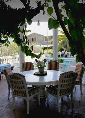 Outdoor pool - Utopia Boutique Hotel (Windhoek)
