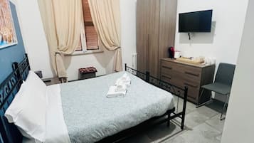 Dubbelrum eller tvÄbÀddsrum (Livia) | DuntÀcken, memory foam-madrasser och vÀrdeförvaringsskÄp pÄ rummet