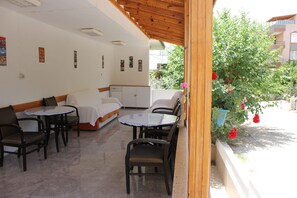 Terrace/patio - özge pansiyon - Hostel (Didim)