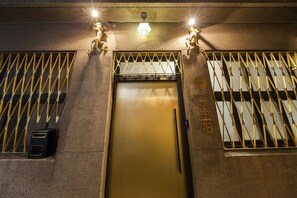 Property entrance - Slow Inn (Tainan)