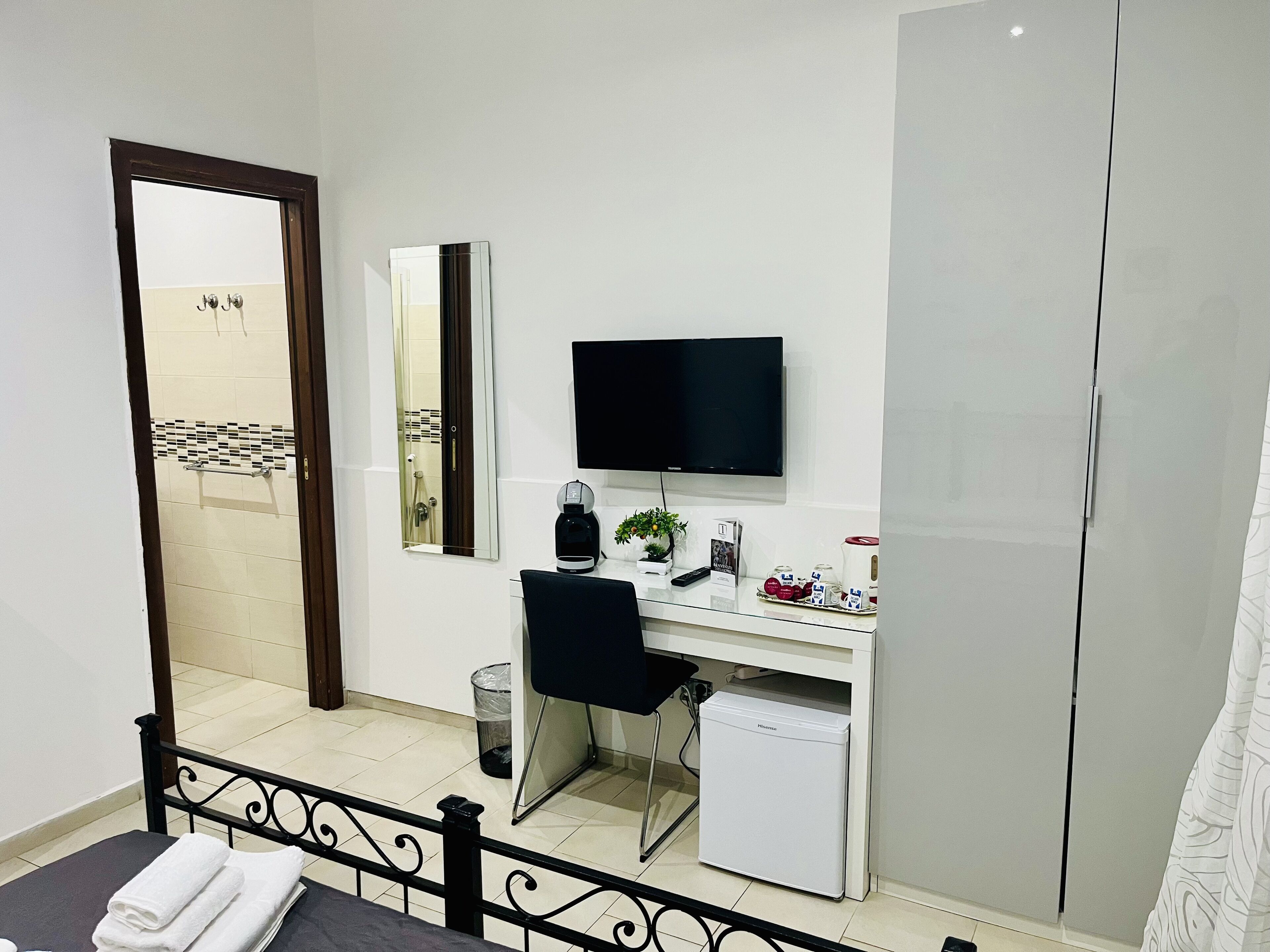 Deluxe Double or Twin Room (Olimpia) | In-room safe, desk, iron/ironing board, free WiFi