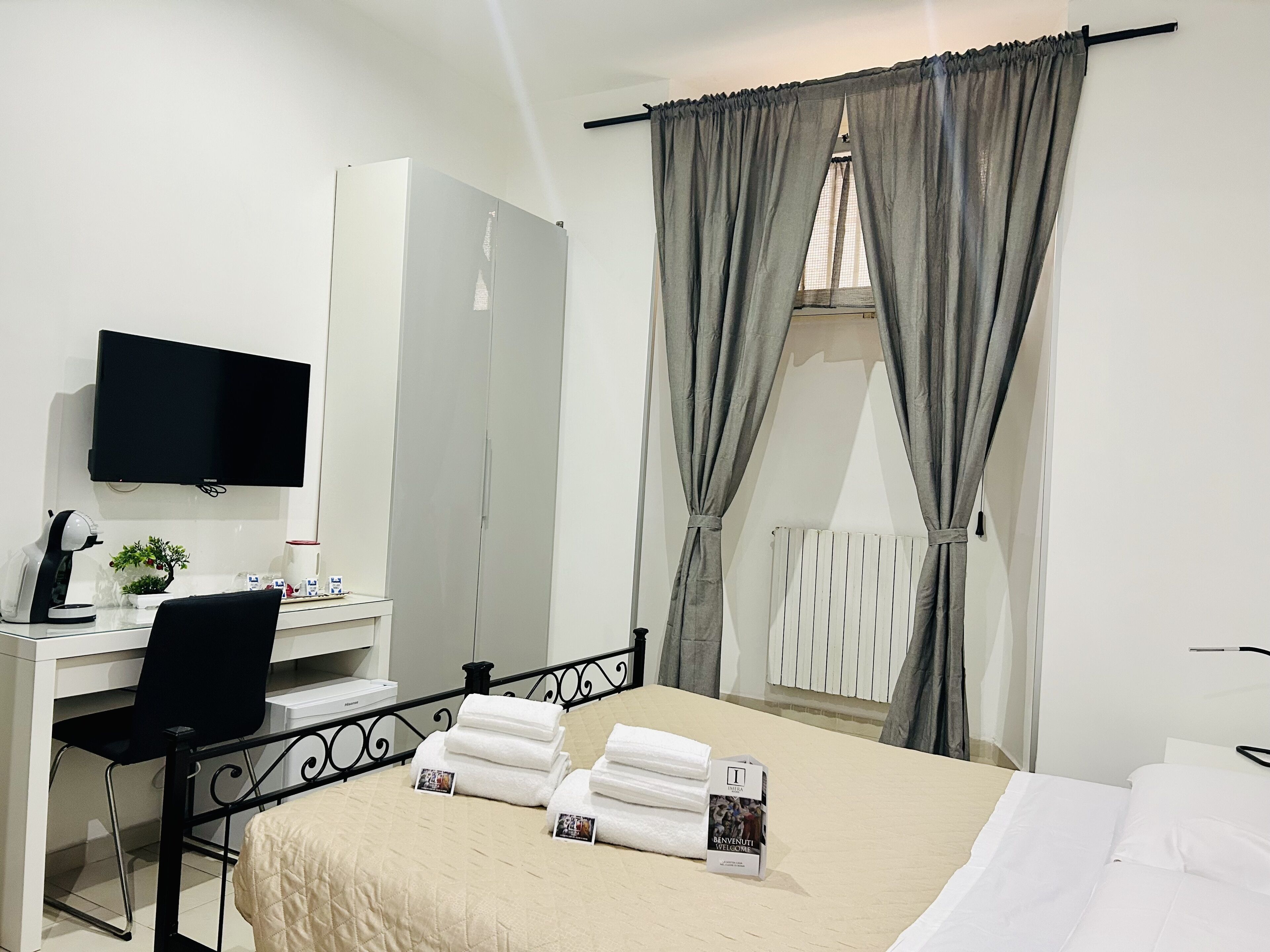 Deluxe Double or Twin Room (Flavia) | In-room safe, desk, iron/ironing board, free WiFi
