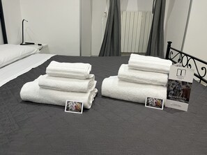 Deluxe-Doppel- oder -Zweibettzimmer (Domiziana) | Zimmersafe, Schreibtisch, Bügeleisen/Bügelbrett, kostenloses WLAN