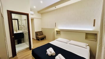 Caja de seguridad en la habitación y escritorio